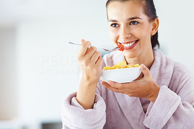 Woman eating fruits salad