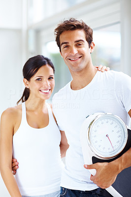 Healthy lifestyle - Young fit couple with a weight scale