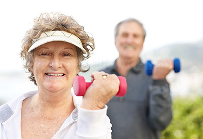Healthy old couple exercising with dumbells - Outdoor