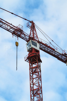 A photo of a hoisting crane