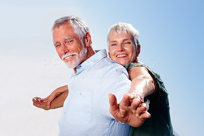 Happy old couple enjoying themselves together, outdoors